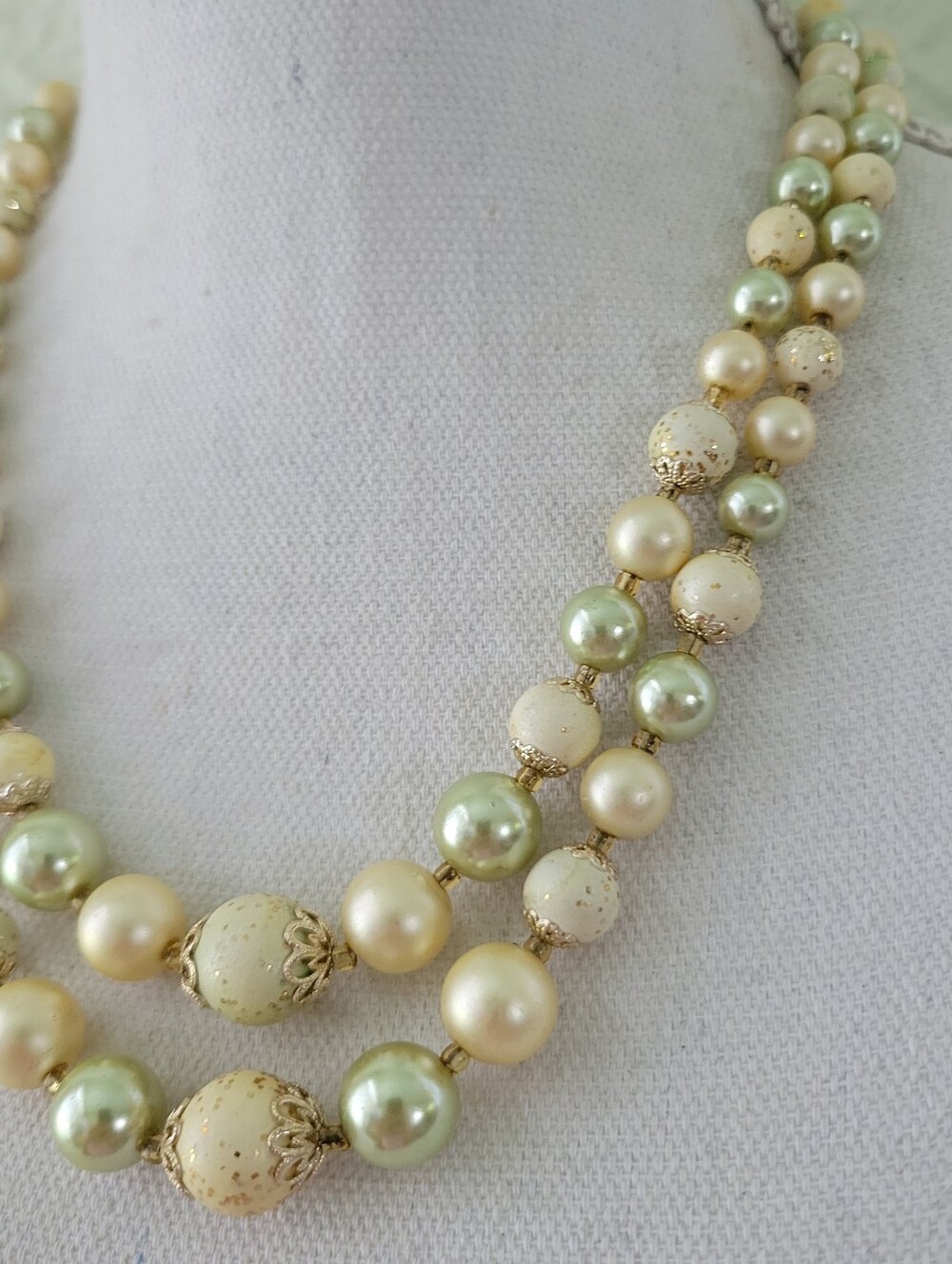 Vintage Signed Japan Green Yellow Pearls Two Strand Necklace 20" Feminine - Picture 2 of 13